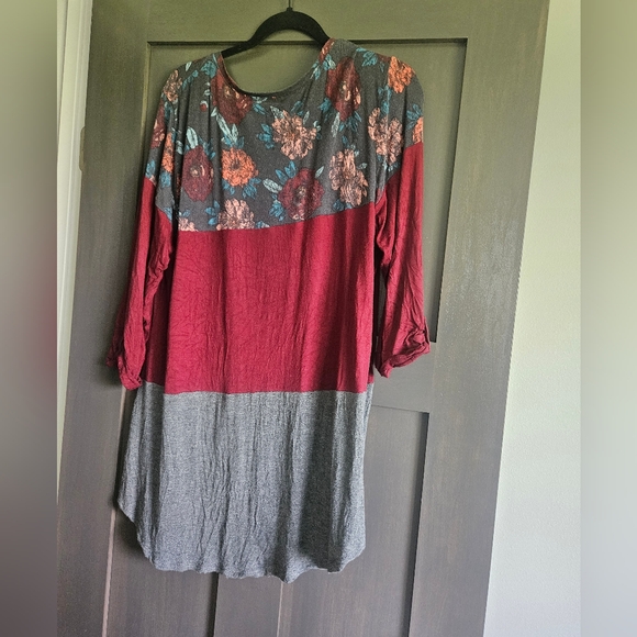 Maurices 24/7 color block and floral shirt, size XXL - Picture 2 of 3